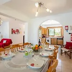 Noni Large Private Pool Ac Wifi * Polis