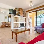 Noni Large Private Pool Ac Wifi