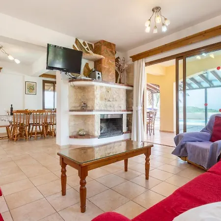 Noni Large Private Pool Ac Wifi